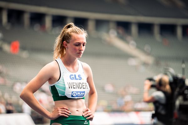 Gisele Wender (SV Preussen Berlin) vor dem 400m Huerden Halbfinale waehrend der deutschen Leichtathletik-Meisterschaften im Olympiastadion am 25.06.2022 in Berlin